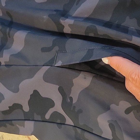 ZYIA ACTIVE FOREST CAMO ZIPPER HOODIE JACKET. - Picture 6 of 12